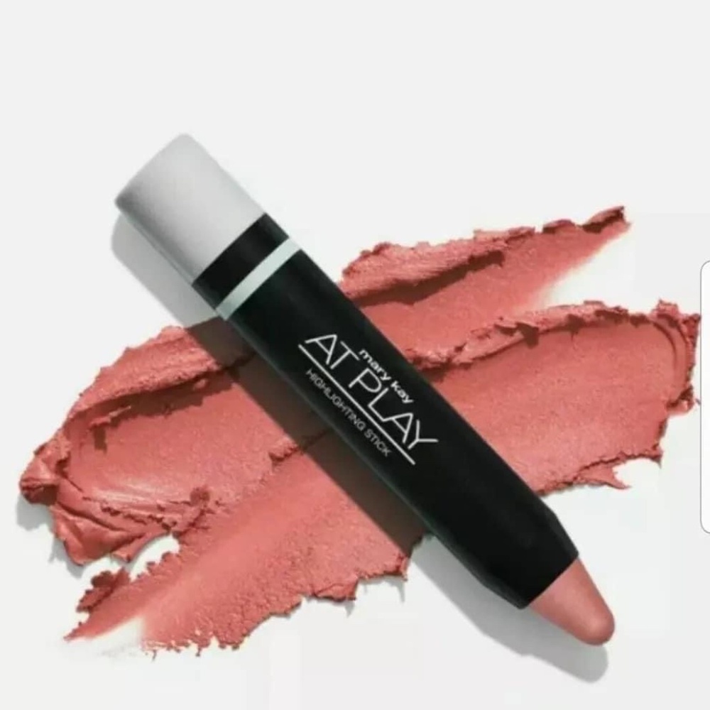 Mary Kay At Play Rose Gold Highlighting Stick NEW!